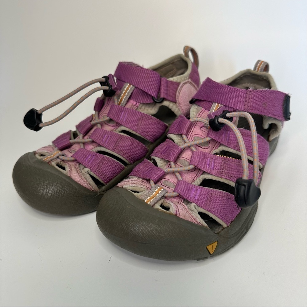 Keen Newport H2 Girls Youth Size 2 Purple Waterproof Hiking Outdoor Sandals